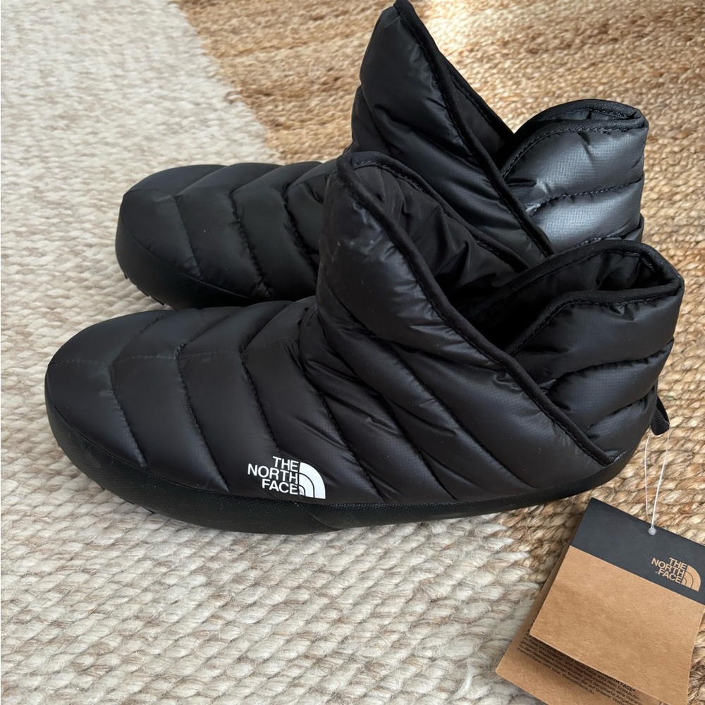 Men’s NorthFace Thermoball Traction Booties